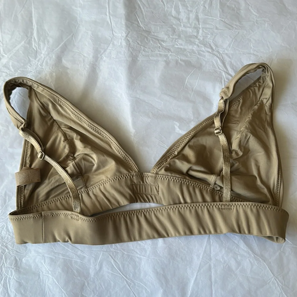 Skims Swim plunge Bikini top, color desert, size L.‎
